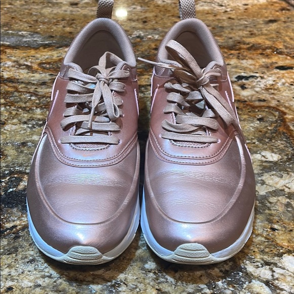 Nike Air Max Thea in metallic Rose gold - Picture 2 of 4